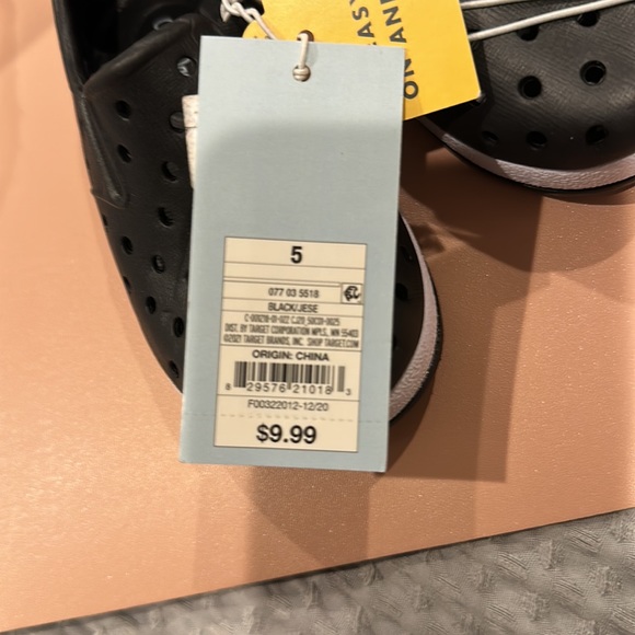 NWT Child’s 5 Cat & Jack black shoes - Picture 3 of 3